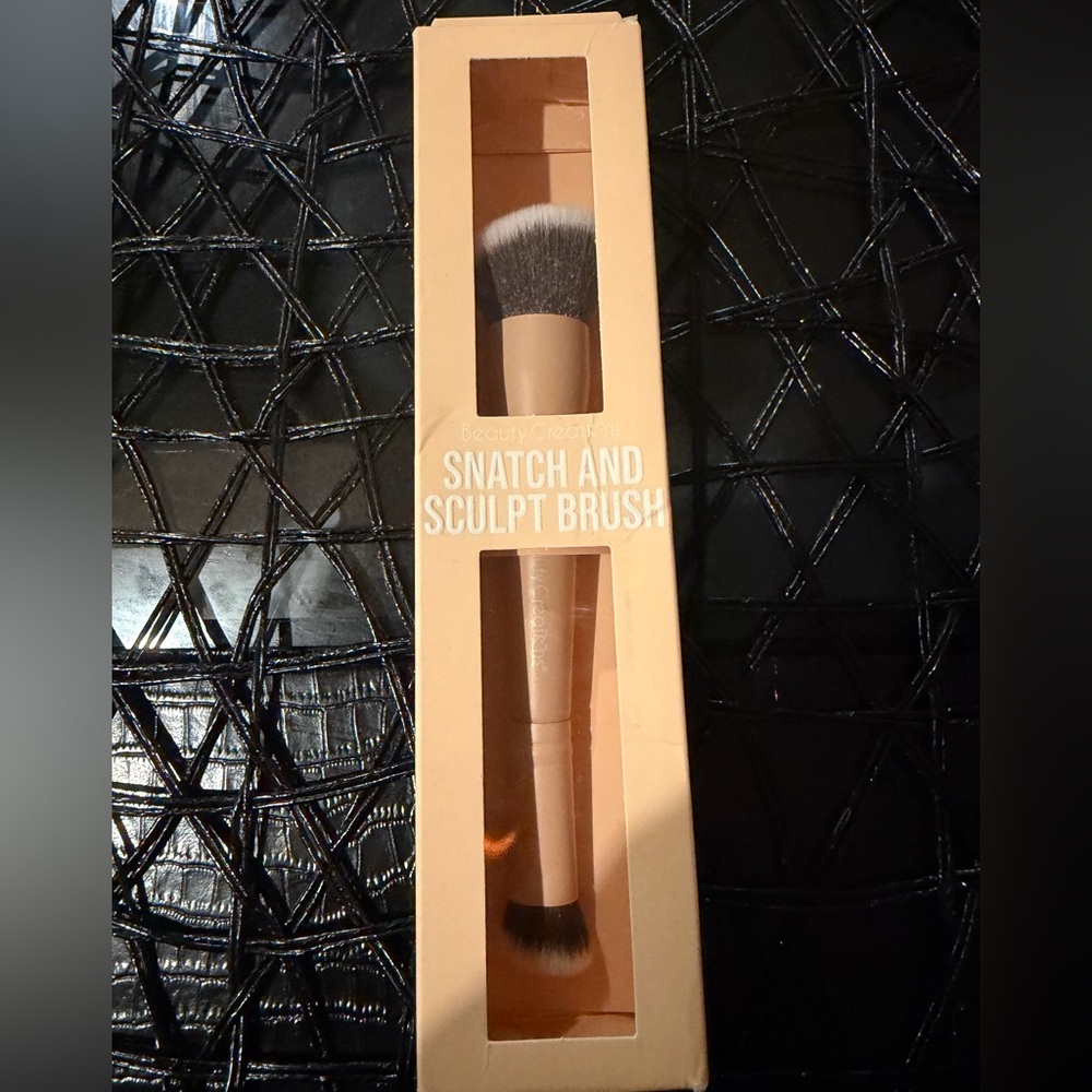 Beauty Creations Snatch and Sculpt Brush